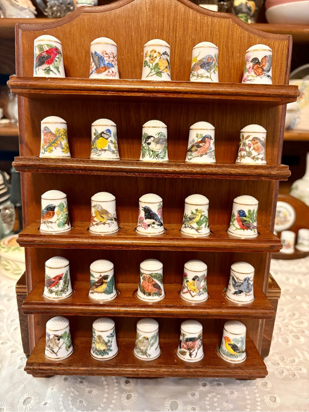 Set of 25 Franklin Mint Song Birds of the World Thimbles WITH Shelf! 1983 FP